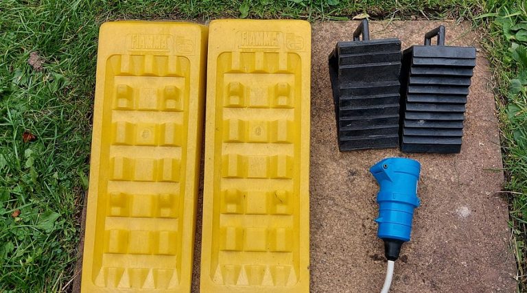 caravan ramps and chocks 768x427