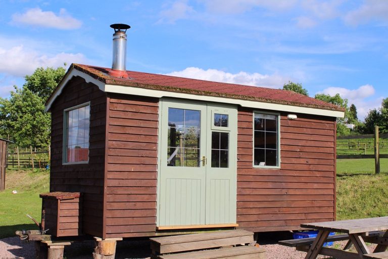 shepherds hut 768x512